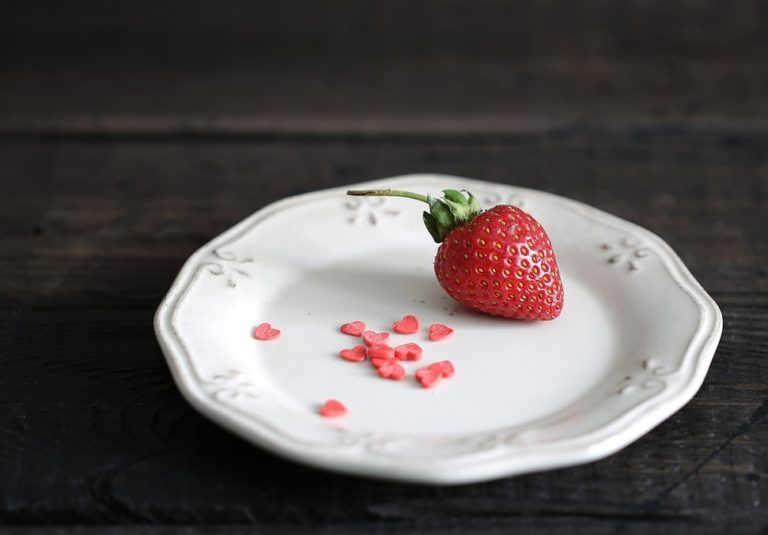 strawberry-limited-fruit-intake-keto-diet