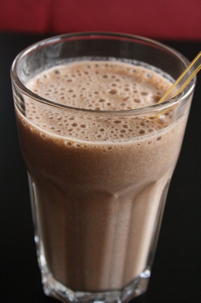 protein-shake-powder-milkshake-chocolate-smoothie-plant-based-hemp-pea-rice-whey-soy